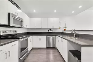 9581 SW 3rd St, Pembroke Pines, FL 33025 - Photo 10