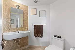 1000 W Island Blvd, Aventura, FL 33160 - Photo 8