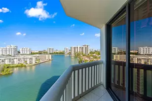 1000 W Island Blvd, Aventura, FL 33160 - Photo 12