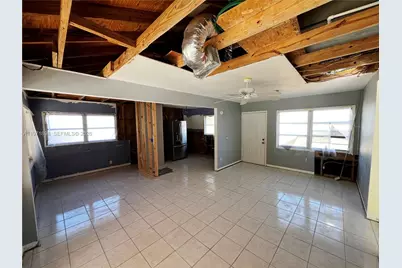 325 SW Manor Dr, Stuart, FL 34994 - Photo 12