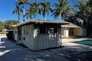 325 SW Manor Dr, Stuart, FL 34994 - Photo 8