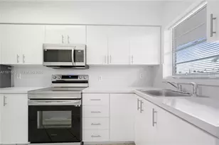 141 NE 10th Ave, Hallandale Beach, FL 33009 - Photo 14