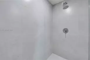 555 NE 34th St, Miami, FL 33137 - Photo 22