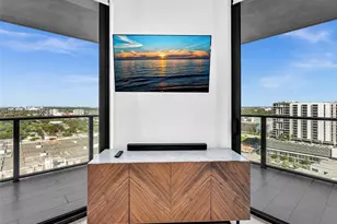 121 NE 34th St, Miami, FL 33137 - Photo 10