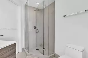 121 NE 34th St, Miami, FL 33137 - Photo 40