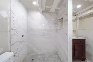 840 E 17th St, Hialeah, FL 33010 - Photo 16