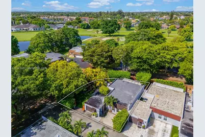 18805 W Lake Dr, Hialeah, FL 33015 - Photo 44