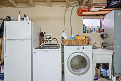 18805 W Lake Dr, Hialeah, FL 33015 - Photo 34