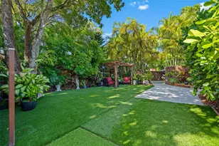 18805 W Lake Dr, Hialeah, FL 33015 - Photo 4