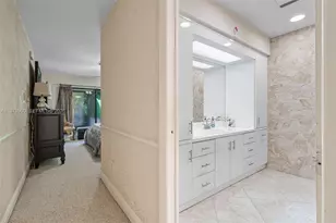 18805 W Lake Dr, Hialeah, FL 33015 - Photo 22