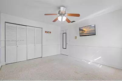 18805 W Lake Dr, Hialeah, FL 33015 - Photo 32