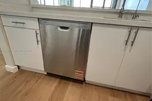 600 NE 36th St, Miami, FL 33137 - Photo 4