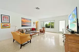8819 Hawthorne Ave, Surfside, FL 33154 - Photo 4