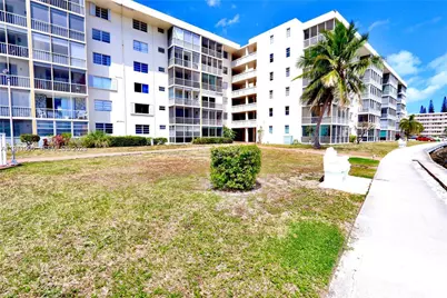 2910 Point East Dr #M204, Aventura, FL 33160 - Photo 28