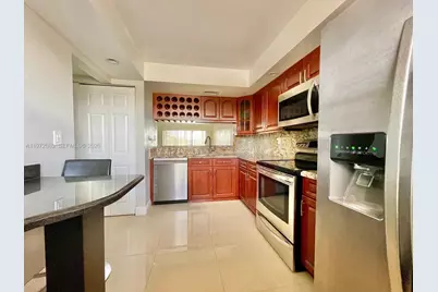 10000 NW 9th St Cir #2, Miami, FL 33172 - Photo 6