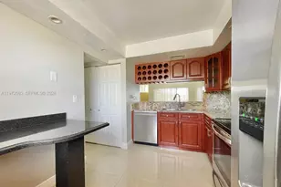 10000 NW 9th St Cir, Miami, FL 33172 - Photo 4