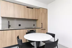 121 NE 5th St, Miami, FL 33132 - Photo 4