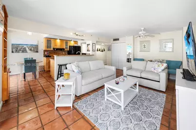 2555 Collins Ave #1414, Miami Beach, FL 33140 - Photo 6