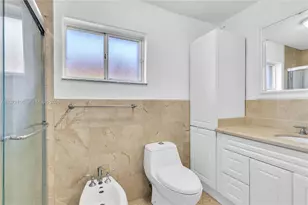 9719 NW 127th St, Hialeah Gardens, FL 33018 - Photo 16