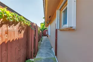 9719 NW 127th St, Hialeah Gardens, FL 33018 - Photo 24