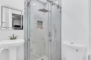 9719 NW 127th St, Hialeah Gardens, FL 33018 - Photo 20