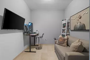 68 SE 6th St, Miami, FL 33131 - Photo 4