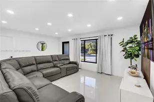 348 NE 117th St, Miami, FL 33161 - Photo 10