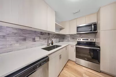 300 Bayview Dr #1614, Sunny Isles Beach, FL 33160 - Photo 8