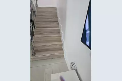 1067 W 37th St, Hialeah, FL 33012 - Photo 20