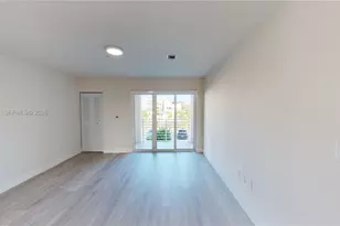 2555 NE 193rd St, Miami, FL 33180 - Photo 10