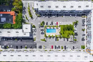 2555 NE 193rd St, Miami, FL 33180 - Photo 28