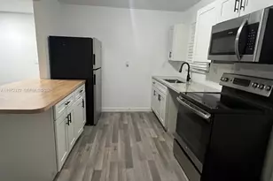 1560 NE 151st St, Miami, FL 33162 - Photo 4