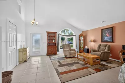 112 Camelot Ct, Royal Palm Beach, FL 33411 - Photo 6