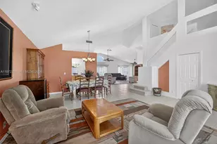 112 Camelot Ct, Royal Palm Beach, FL 33411 - Photo 14
