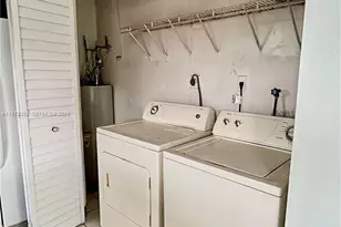 10900 NW 7th St, Miami, FL 33172 - Photo 10