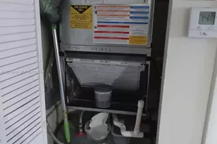 4675 W 18th Ct, Hialeah, FL 33012 - Photo 8