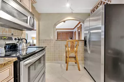 5555 Collins Ave #5B, Miami Beach, FL 33140 - Photo 10