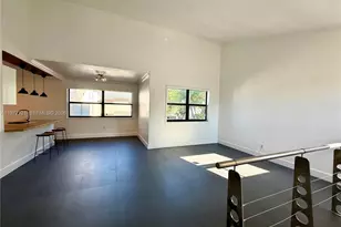 10231 Fontainebleau Blvd, Miami, FL 33172 - Photo 2