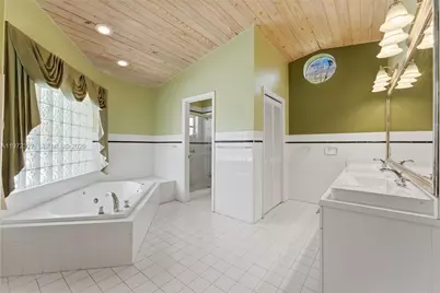 11450 SW 92nd Ct, Miami, FL 33176 - Photo 10