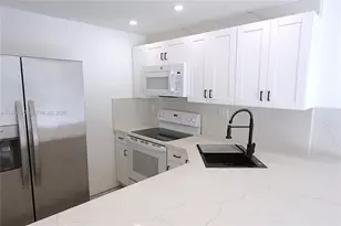 4550 NW 9th St, Miami, FL 33126 - Photo 16