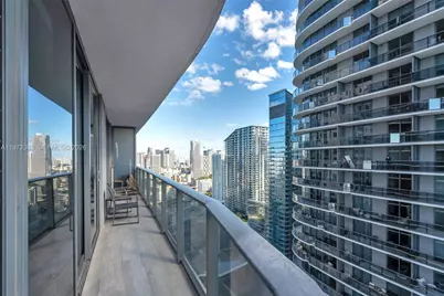 55 SW 9th St #3703, Miami, FL 33130 - Photo 2