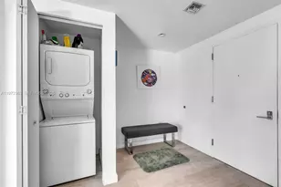 55 SW 9th St, Miami, FL 33130 - Photo 24