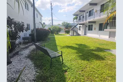 715 NE 2nd Ave #202, Fort Lauderdale, FL 33304 - Photo 2