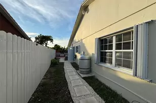 842 SW 89th Ave, Miami, FL 33174 - Photo 12