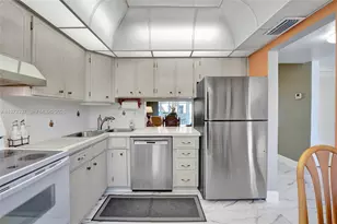 851 NE 14th Ave, Hallandale Beach, FL 33009 - Photo 10