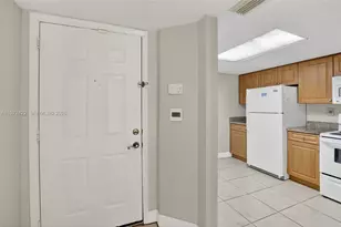 430 SW 113th Way, Pembroke Pines, FL 33025 - Photo 6