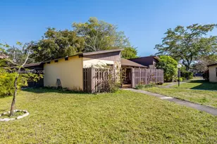 446 Briarwood Cir, Hollywood, FL 33024 - Photo 6