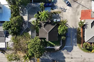 18499 NW 52nd Path, Miami Gardens, FL 33055 - Photo 2