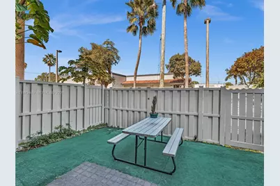 23 SE 3rd Ave, Hallandale Beach, FL 33009 - Photo 8