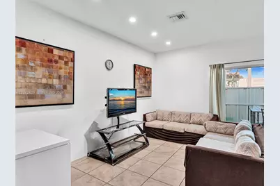 23 SE 3rd Ave, Hallandale Beach, FL 33009 - Photo 4